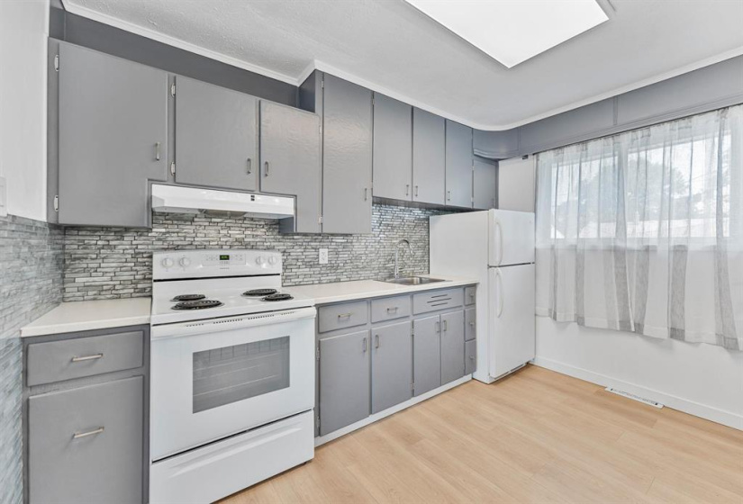 723 Harbison, 2 Bedrooms Bedrooms, 5 Rooms Rooms,1 BathroomBathrooms,Residential,For Sale,Harbison