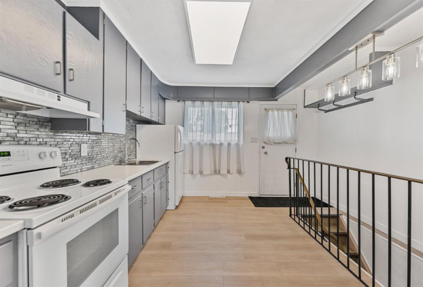 723 Harbison, 2 Bedrooms Bedrooms, 5 Rooms Rooms,1 BathroomBathrooms,Residential,For Sale,Harbison