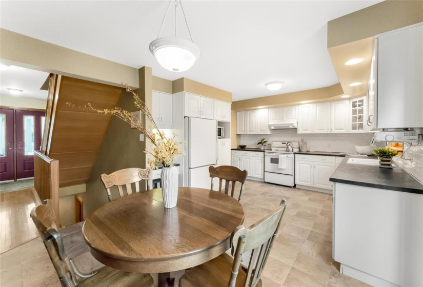 520 St Jean Baptiste, 4 Bedrooms Bedrooms, 15 Rooms Rooms,3 BathroomsBathrooms,Residential,For Sale,St Jean Baptiste