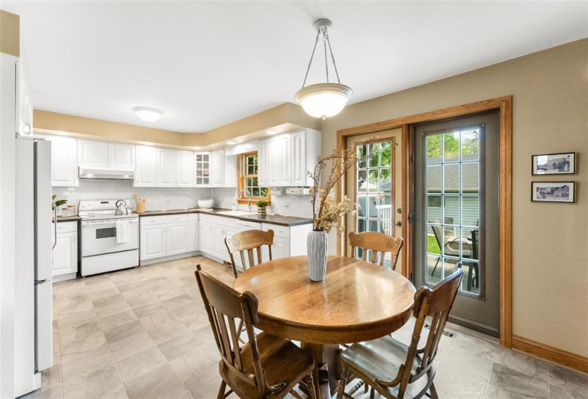 520 St Jean Baptiste, 4 Bedrooms Bedrooms, 15 Rooms Rooms,3 BathroomsBathrooms,Residential,For Sale,St Jean Baptiste