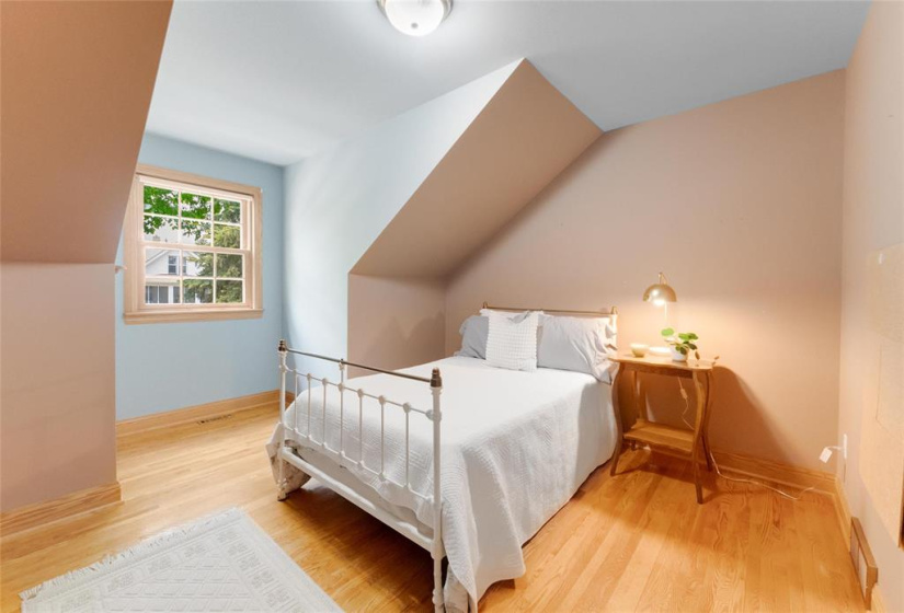 2nd bedroom