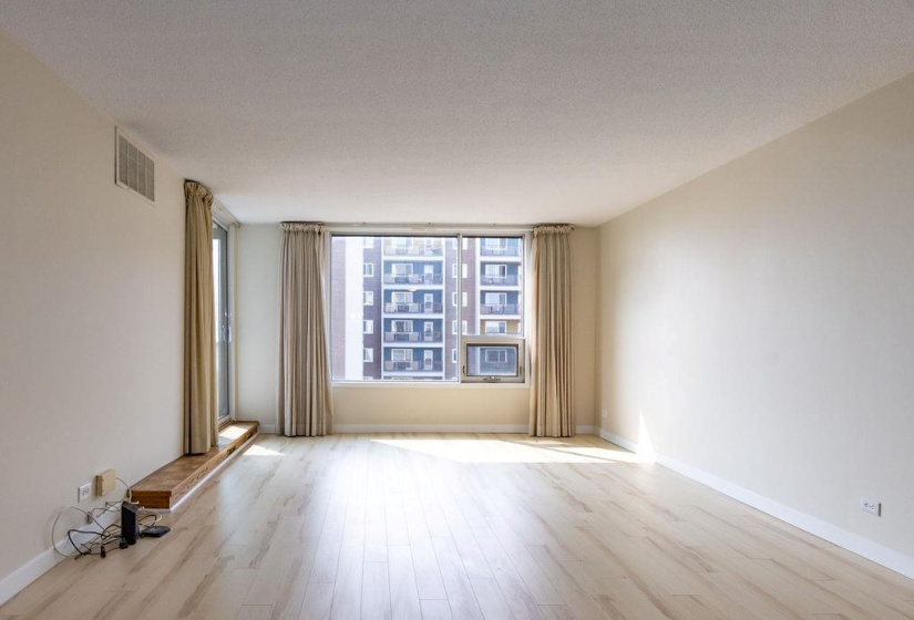 55 Nassau, 2 Bedrooms Bedrooms, 6 Rooms Rooms,1 BathroomBathrooms,Condominium,For Sale,Nassau