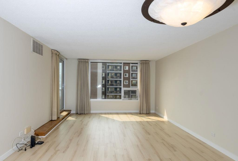 55 Nassau, 2 Bedrooms Bedrooms, 6 Rooms Rooms,1 BathroomBathrooms,Condominium,For Sale,Nassau