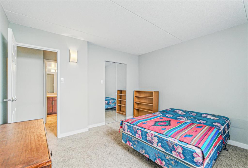 1030 Grant, 2 Bedrooms Bedrooms, 6 Rooms Rooms,1 BathroomBathrooms,Condominium,For Sale,Grant