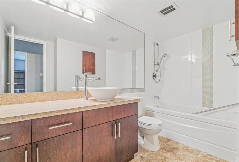 1030 Grant, 2 Bedrooms Bedrooms, 6 Rooms Rooms,1 BathroomBathrooms,Condominium,For Sale,Grant