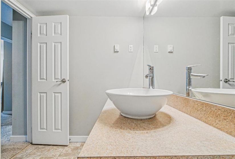 1030 Grant, 2 Bedrooms Bedrooms, 6 Rooms Rooms,1 BathroomBathrooms,Condominium,For Sale,Grant