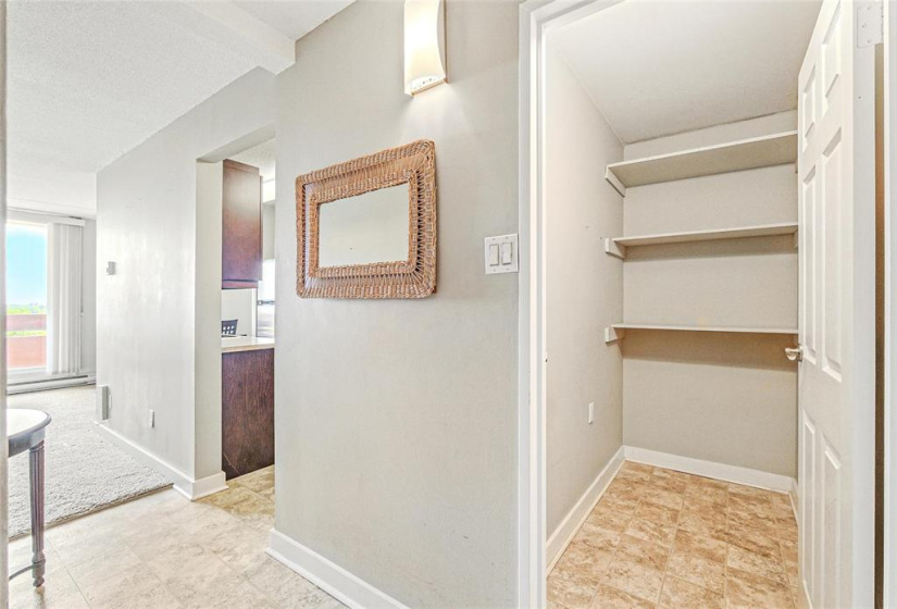 1030 Grant, 2 Bedrooms Bedrooms, 6 Rooms Rooms,1 BathroomBathrooms,Condominium,For Sale,Grant
