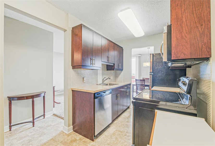 1030 Grant, 2 Bedrooms Bedrooms, 6 Rooms Rooms,1 BathroomBathrooms,Condominium,For Sale,Grant