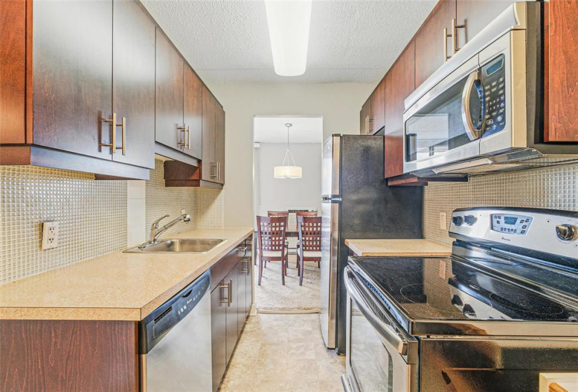 1030 Grant, 2 Bedrooms Bedrooms, 6 Rooms Rooms,1 BathroomBathrooms,Condominium,For Sale,Grant