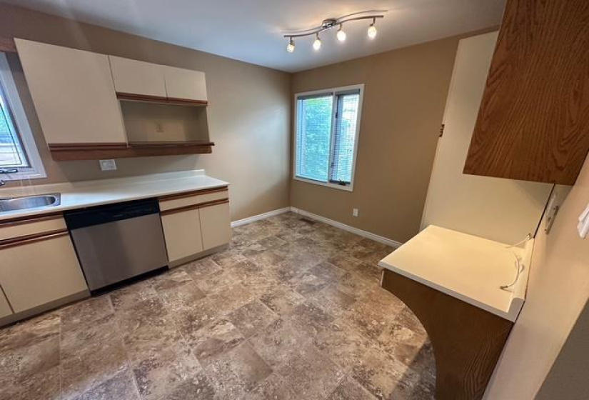 200 Victor Lewis, 2 Bedrooms Bedrooms, 7 Rooms Rooms,2 BathroomsBathrooms,Condominium,For Sale,Victor Lewis