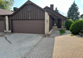 200 Victor Lewis, 2 Bedrooms Bedrooms, 7 Rooms Rooms,2 BathroomsBathrooms,Condominium,For Sale,Victor Lewis