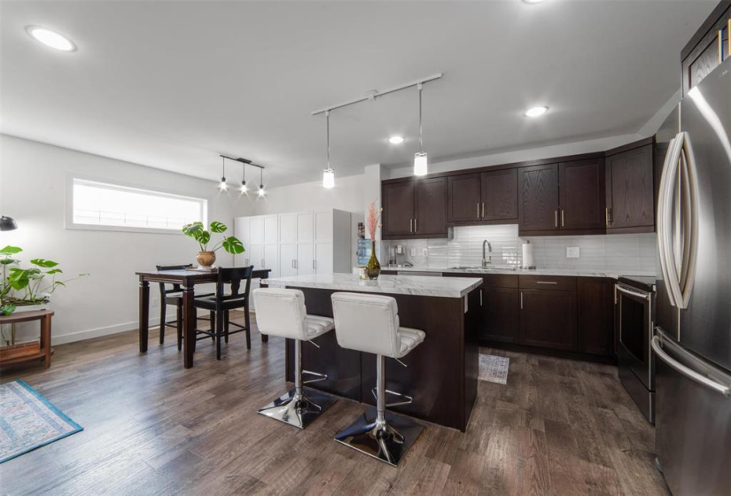 Stunning Kitchen! Bright and Open