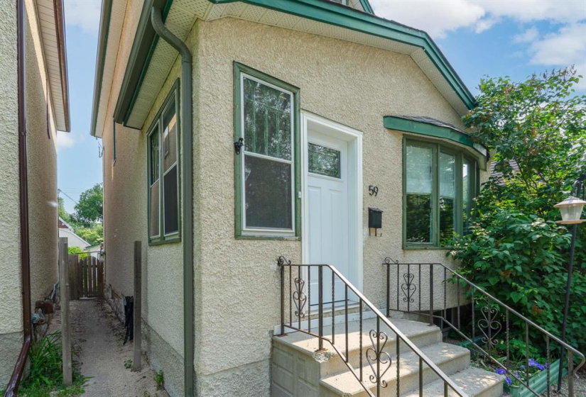 59 Matheson, 3 Bedrooms Bedrooms, 11 Rooms Rooms,1 BathroomBathrooms,Residential,For Sale,Matheson