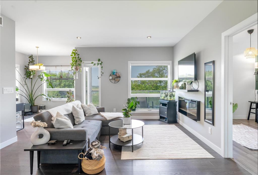 1124 Dawson, 2 Bedrooms Bedrooms, 7 Rooms Rooms,2 BathroomsBathrooms,Condominium,For Sale,Dawson