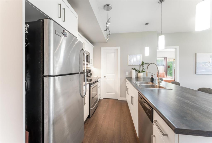 1124 Dawson, 2 Bedrooms Bedrooms, 7 Rooms Rooms,2 BathroomsBathrooms,Condominium,For Sale,Dawson
