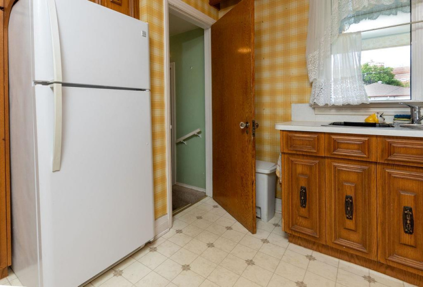 706 Garfield, 2 Bedrooms Bedrooms, 8 Rooms Rooms,1 BathroomBathrooms,Residential,For Sale,Garfield