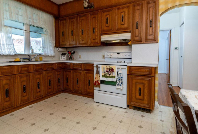 706 Garfield, 2 Bedrooms Bedrooms, 8 Rooms Rooms,1 BathroomBathrooms,Residential,For Sale,Garfield