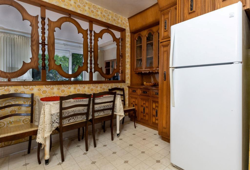 706 Garfield, 2 Bedrooms Bedrooms, 8 Rooms Rooms,1 BathroomBathrooms,Residential,For Sale,Garfield