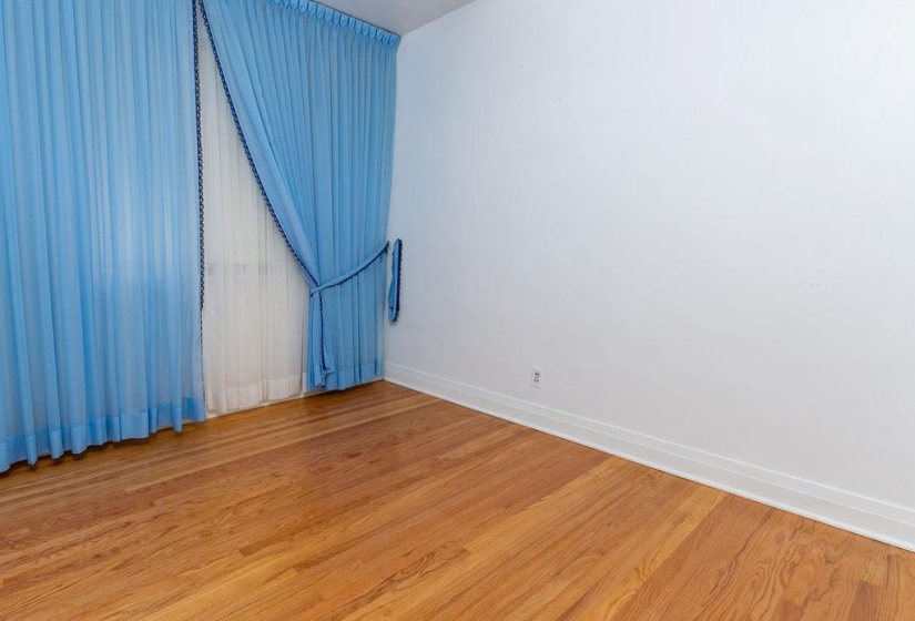 706 Garfield, 2 Bedrooms Bedrooms, 8 Rooms Rooms,1 BathroomBathrooms,Residential,For Sale,Garfield