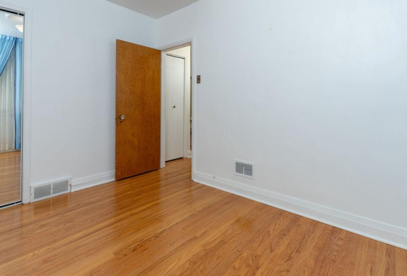 706 Garfield, 2 Bedrooms Bedrooms, 8 Rooms Rooms,1 BathroomBathrooms,Residential,For Sale,Garfield