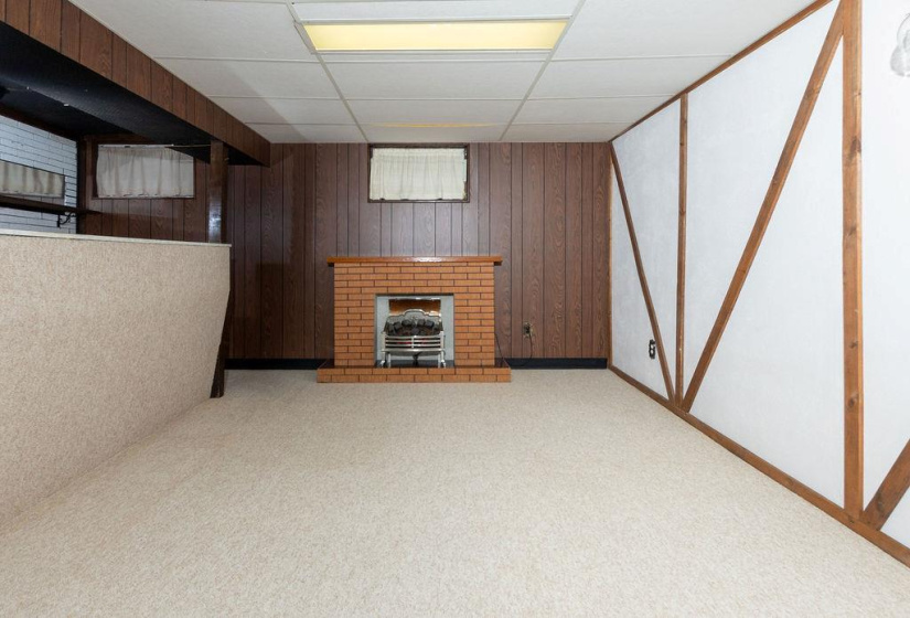 706 Garfield, 2 Bedrooms Bedrooms, 8 Rooms Rooms,1 BathroomBathrooms,Residential,For Sale,Garfield
