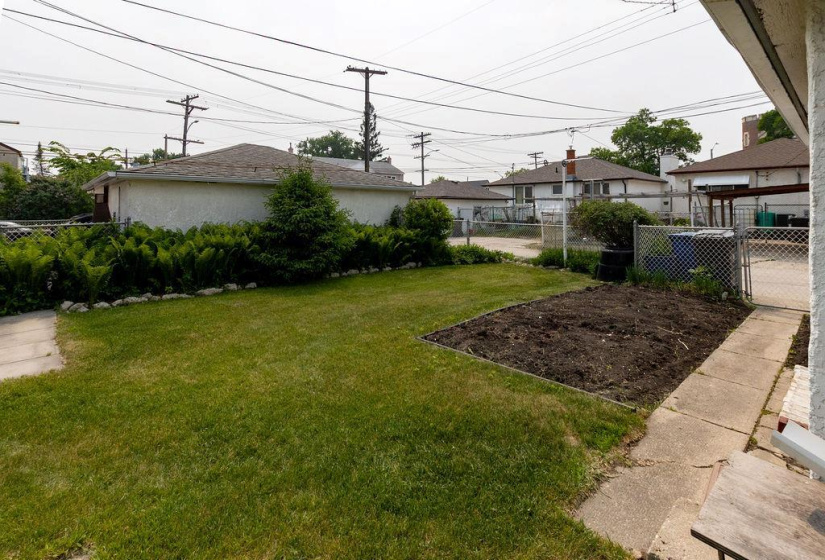 706 Garfield, 2 Bedrooms Bedrooms, 8 Rooms Rooms,1 BathroomBathrooms,Residential,For Sale,Garfield