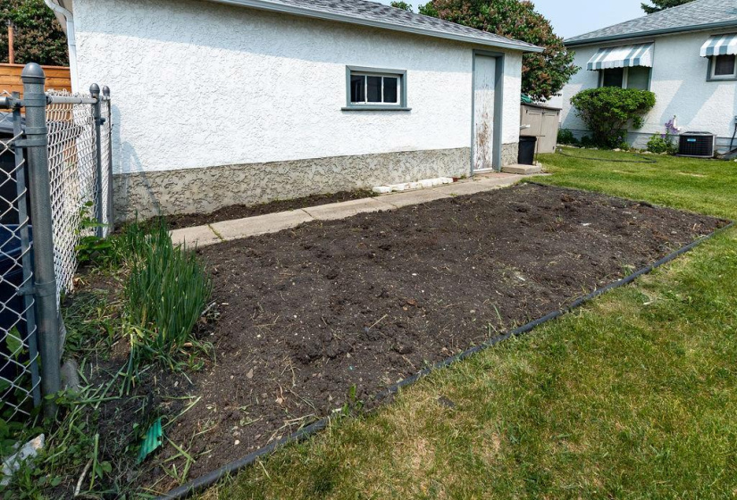 706 Garfield, 2 Bedrooms Bedrooms, 8 Rooms Rooms,1 BathroomBathrooms,Residential,For Sale,Garfield