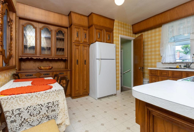 706 Garfield, 2 Bedrooms Bedrooms, 8 Rooms Rooms,1 BathroomBathrooms,Residential,For Sale,Garfield
