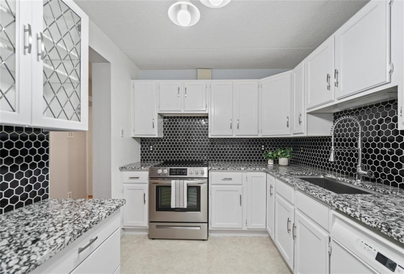 77 Swindon, 2 Bedrooms Bedrooms, 8 Rooms Rooms,1 BathroomBathrooms,Condominium,For Sale,Swindon