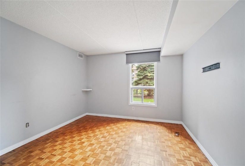 77 Swindon, 2 Bedrooms Bedrooms, 8 Rooms Rooms,1 BathroomBathrooms,Condominium,For Sale,Swindon