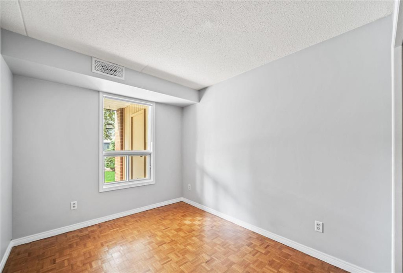 77 Swindon, 2 Bedrooms Bedrooms, 8 Rooms Rooms,1 BathroomBathrooms,Condominium,For Sale,Swindon
