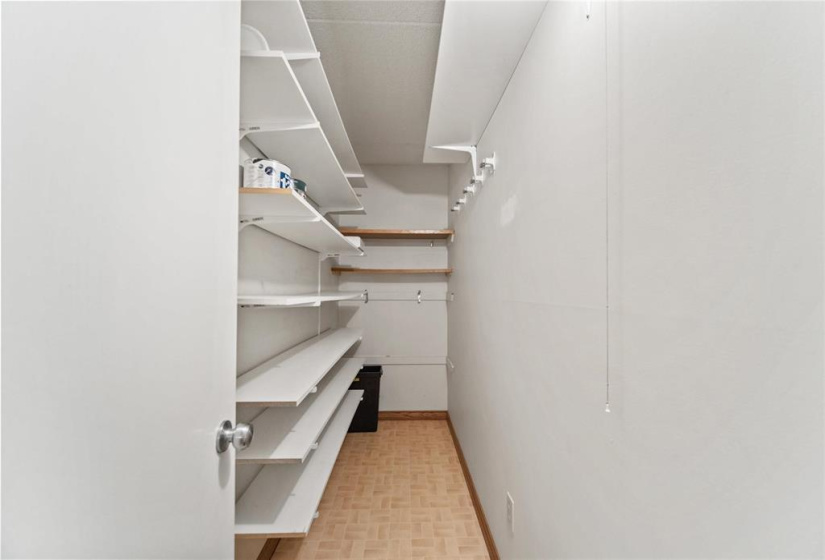 77 Swindon, 2 Bedrooms Bedrooms, 8 Rooms Rooms,1 BathroomBathrooms,Condominium,For Sale,Swindon