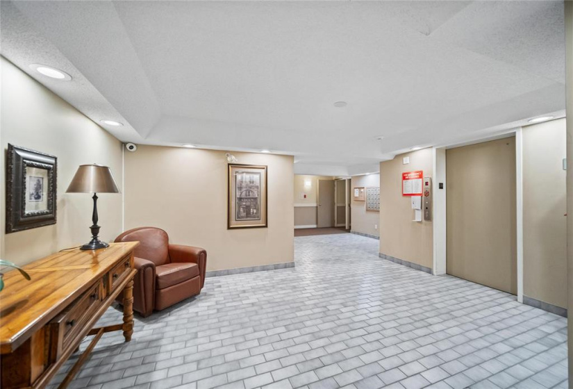 77 Swindon, 2 Bedrooms Bedrooms, 8 Rooms Rooms,1 BathroomBathrooms,Condominium,For Sale,Swindon