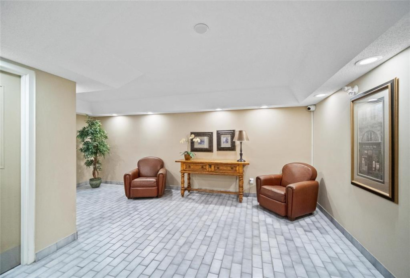 77 Swindon, 2 Bedrooms Bedrooms, 8 Rooms Rooms,1 BathroomBathrooms,Condominium,For Sale,Swindon