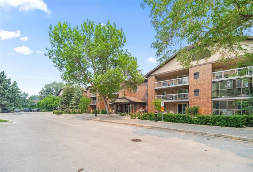 77 Swindon, 2 Bedrooms Bedrooms, 8 Rooms Rooms,1 BathroomBathrooms,Condominium,For Sale,Swindon