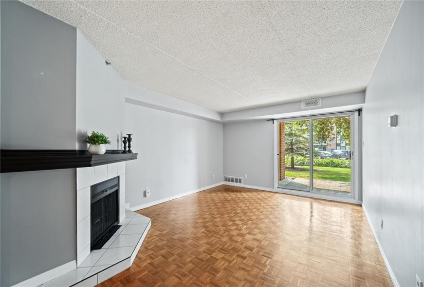 77 Swindon, 2 Bedrooms Bedrooms, 8 Rooms Rooms,1 BathroomBathrooms,Condominium,For Sale,Swindon