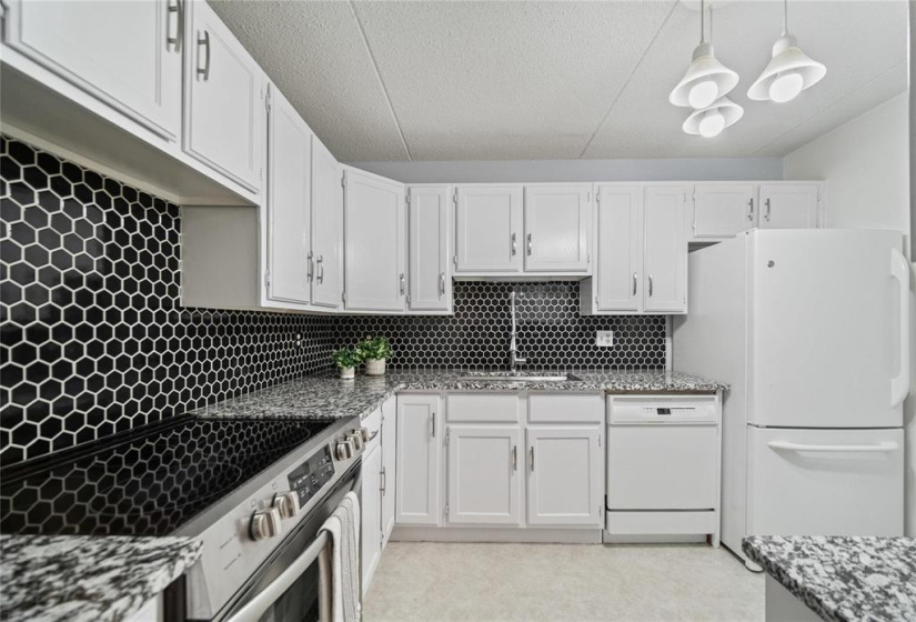 77 Swindon, 2 Bedrooms Bedrooms, 8 Rooms Rooms,1 BathroomBathrooms,Condominium,For Sale,Swindon
