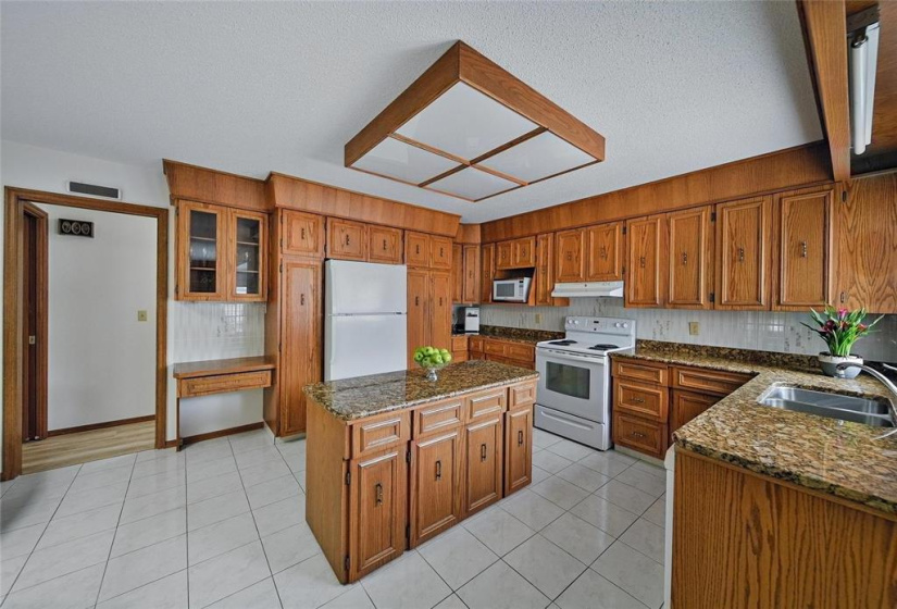 19 Groveland, 3 Bedrooms Bedrooms, 13 Rooms Rooms,3 BathroomsBathrooms,Residential,For Sale,Groveland