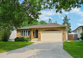 19 Groveland, 3 Bedrooms Bedrooms, 13 Rooms Rooms,3 BathroomsBathrooms,Residential,For Sale,Groveland