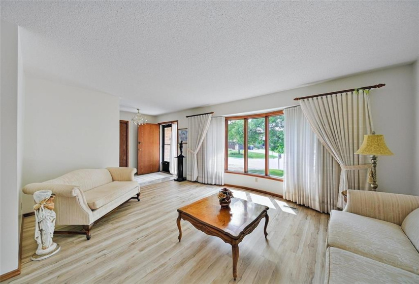 19 Groveland, 3 Bedrooms Bedrooms, 13 Rooms Rooms,3 BathroomsBathrooms,Residential,For Sale,Groveland