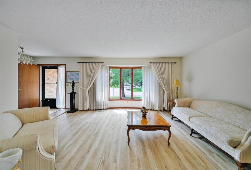 19 Groveland, 3 Bedrooms Bedrooms, 13 Rooms Rooms,3 BathroomsBathrooms,Residential,For Sale,Groveland