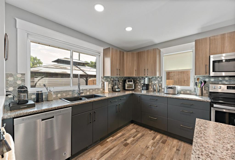 463 Hazel Dell, 4 Bedrooms Bedrooms, 10 Rooms Rooms,2 BathroomsBathrooms,Residential,For Sale,Hazel Dell