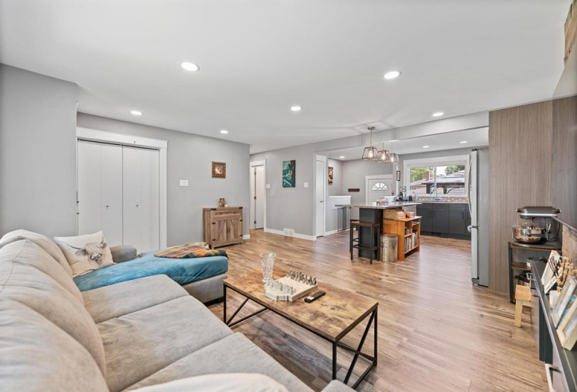 463 Hazel Dell, 4 Bedrooms Bedrooms, 10 Rooms Rooms,2 BathroomsBathrooms,Residential,For Sale,Hazel Dell