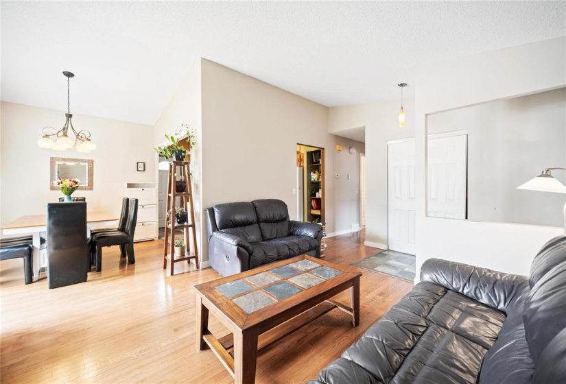 222 Charbonneau, 4 Bedrooms Bedrooms, 11 Rooms Rooms,2 BathroomsBathrooms,Residential,For Sale,Charbonneau