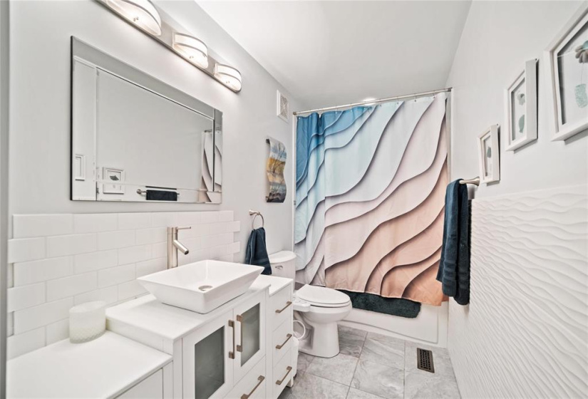 222 Charbonneau, 4 Bedrooms Bedrooms, 11 Rooms Rooms,2 BathroomsBathrooms,Residential,For Sale,Charbonneau