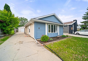 222 Charbonneau, 4 Bedrooms Bedrooms, 11 Rooms Rooms,2 BathroomsBathrooms,Residential,For Sale,Charbonneau
