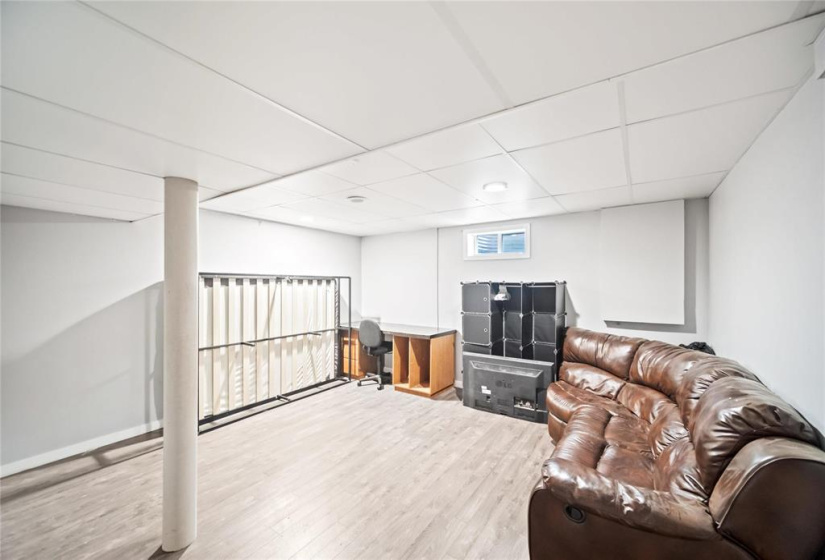 222 Charbonneau, 4 Bedrooms Bedrooms, 11 Rooms Rooms,2 BathroomsBathrooms,Residential,For Sale,Charbonneau