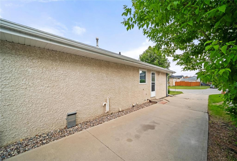222 Charbonneau, 4 Bedrooms Bedrooms, 11 Rooms Rooms,2 BathroomsBathrooms,Residential,For Sale,Charbonneau