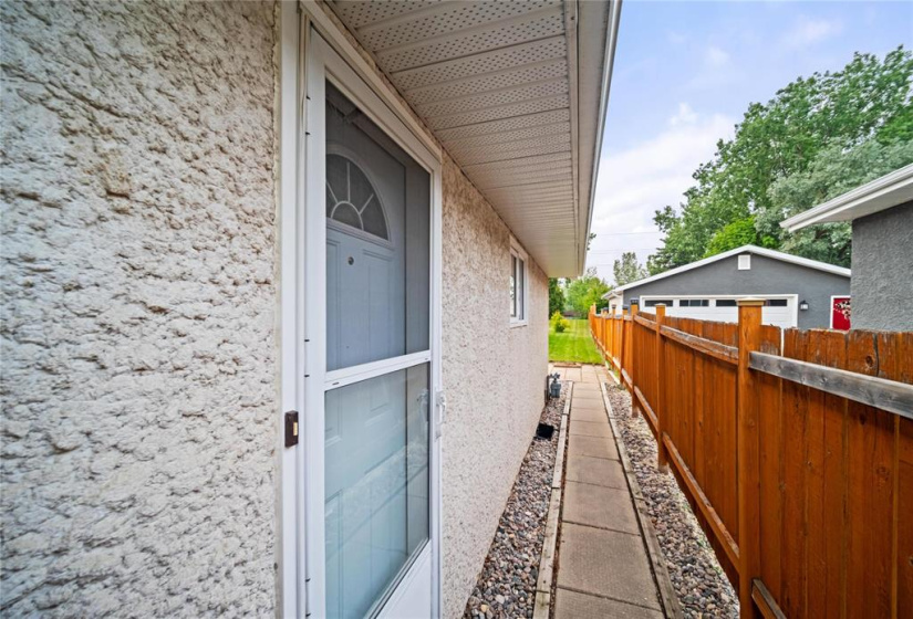 222 Charbonneau, 4 Bedrooms Bedrooms, 11 Rooms Rooms,2 BathroomsBathrooms,Residential,For Sale,Charbonneau