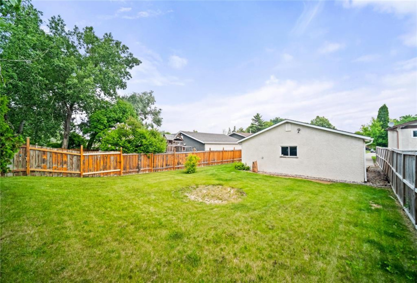 222 Charbonneau, 4 Bedrooms Bedrooms, 11 Rooms Rooms,2 BathroomsBathrooms,Residential,For Sale,Charbonneau